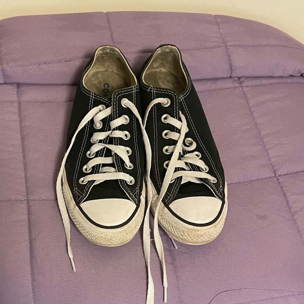 Converse women’s size 8, black